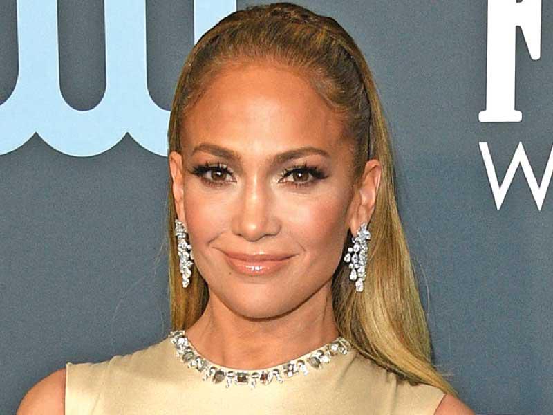 الفنانة جينيفر لوبيز