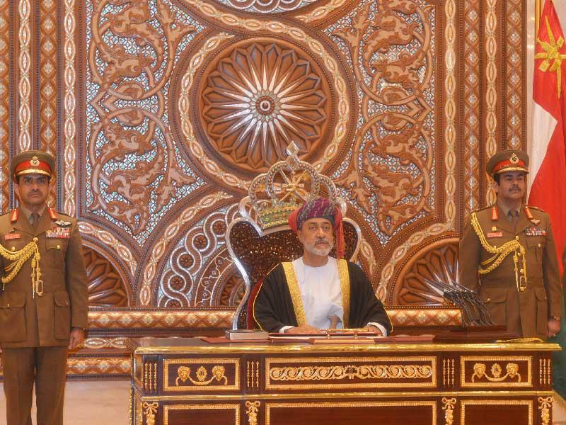 السلطان هيثم خلال تنصيبه في 11 يناير الماضي