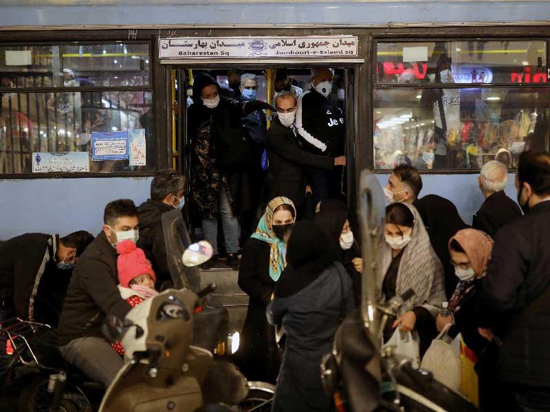 تجمعات لإيرانيين في طهران (رويترز)