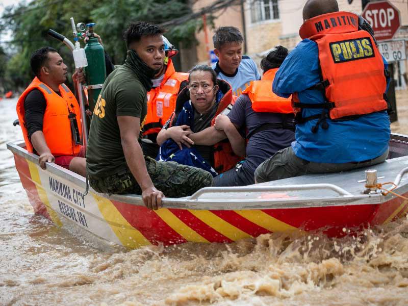 إعصار «فامكو» يُغرق العاصمة الفلبينية 