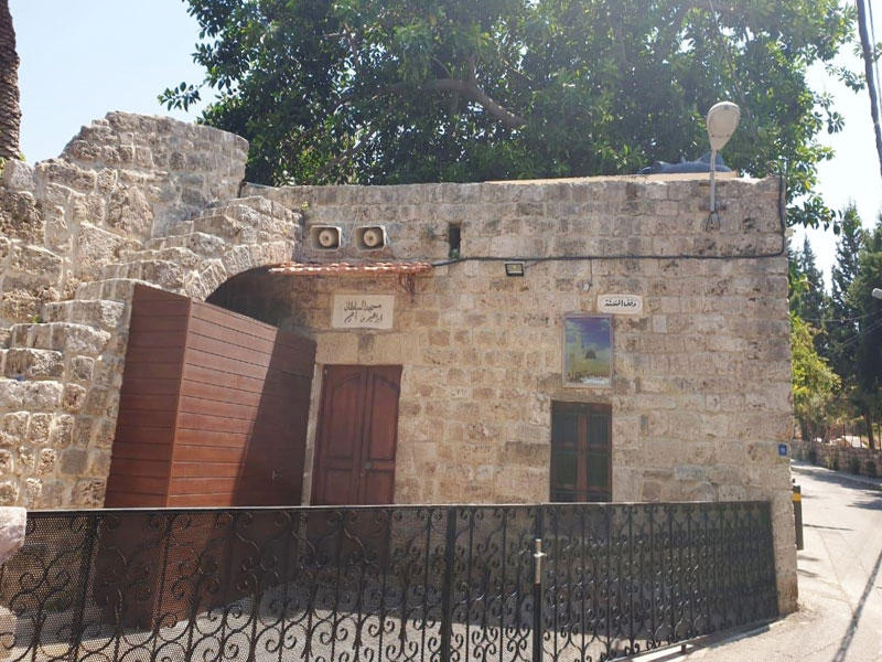 مسجد السلطان إبراهيم بن أدهم في منطقة جبيل الساحلية شمال لبنان
