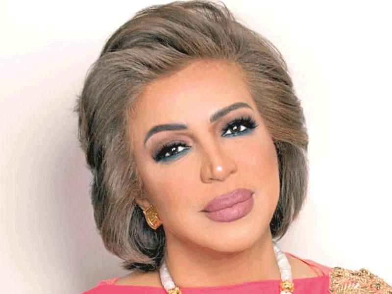 الفنانة العمانية فخرية خميس 