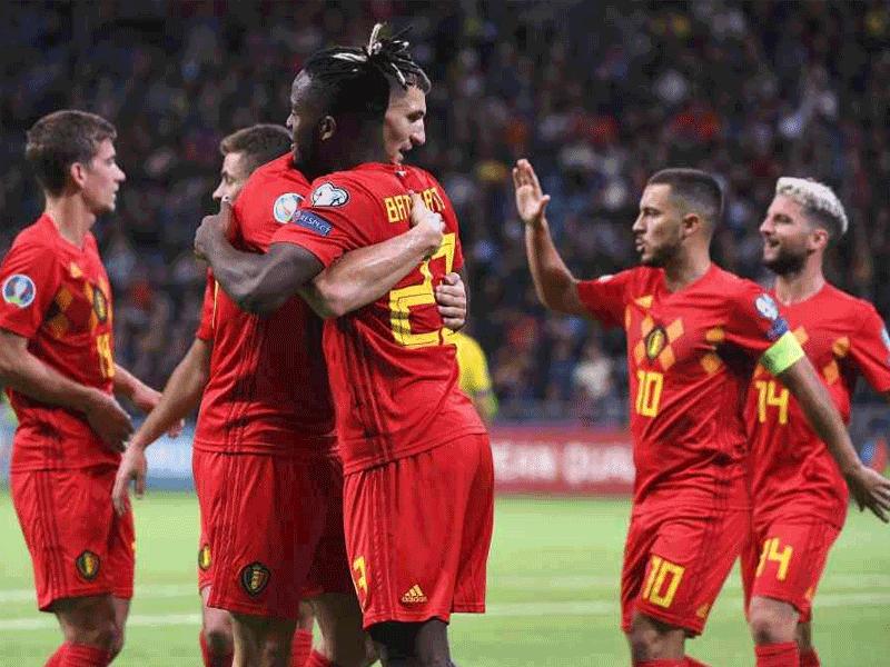 لاعبو منتخب بلجيكا خلال مباراة أمس