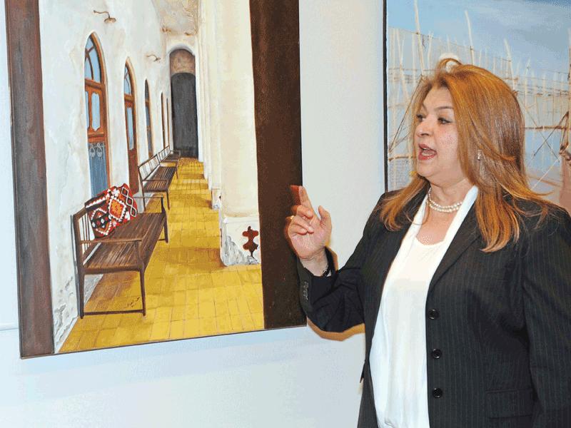 الفنانة التشكيلية الكويتية منى الغربللي