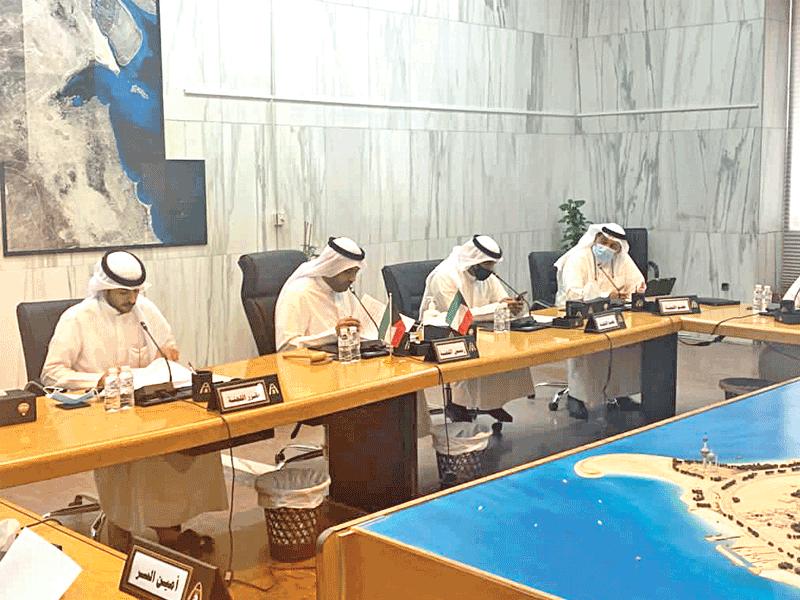 جانب من اجتماع لجنة العاصمة في المجلس البلدي