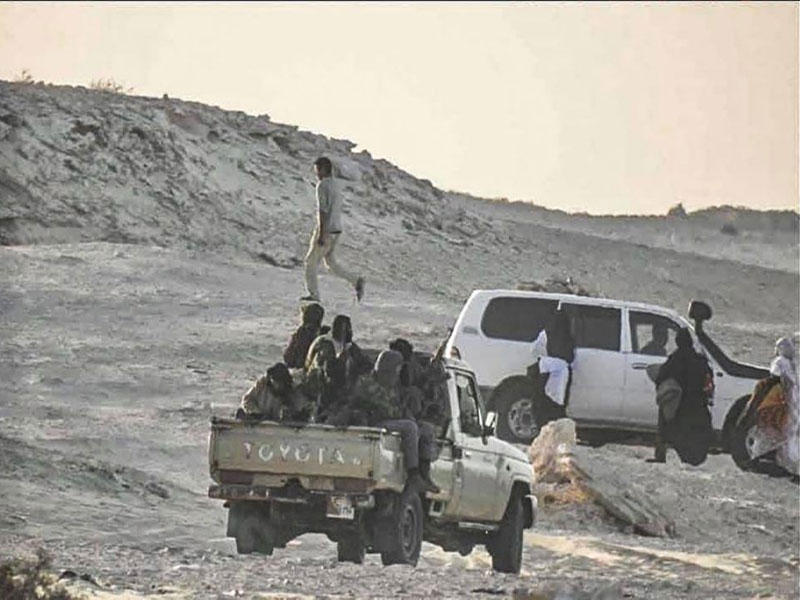 جبهة البوليساريو وهم يغادرون موقع تخييمهم بالقرب من الحدود الموريتانية في كركرات