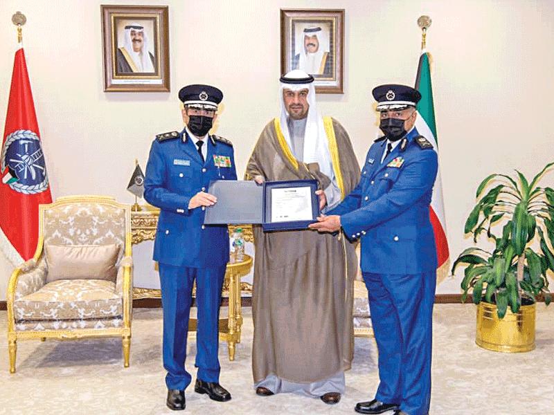 المكراد والشطي يسلمان الصالح شهادة الآيزو