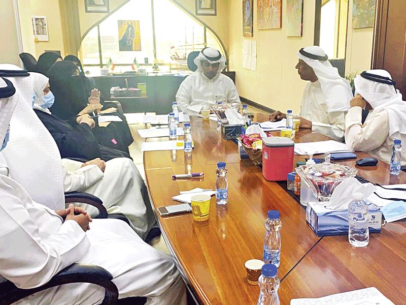 الوكيل المساعد لقطاع شبكات التوزيع الكهربائية، مطلق العتيبي خلال ترؤسه الاجتماع مع اتحاد المكاتب الهندسية 