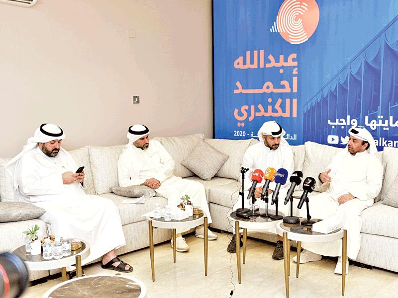 النائب ومرشح الدائرة الثالثة لانتخابات (أمة 2020) عبدالله الكندري والمشاركون في ندوة محاربة الفساد الإلكترونية