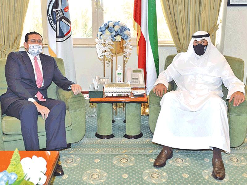  محافظ الأحمدي الشيخ فواز الخالد