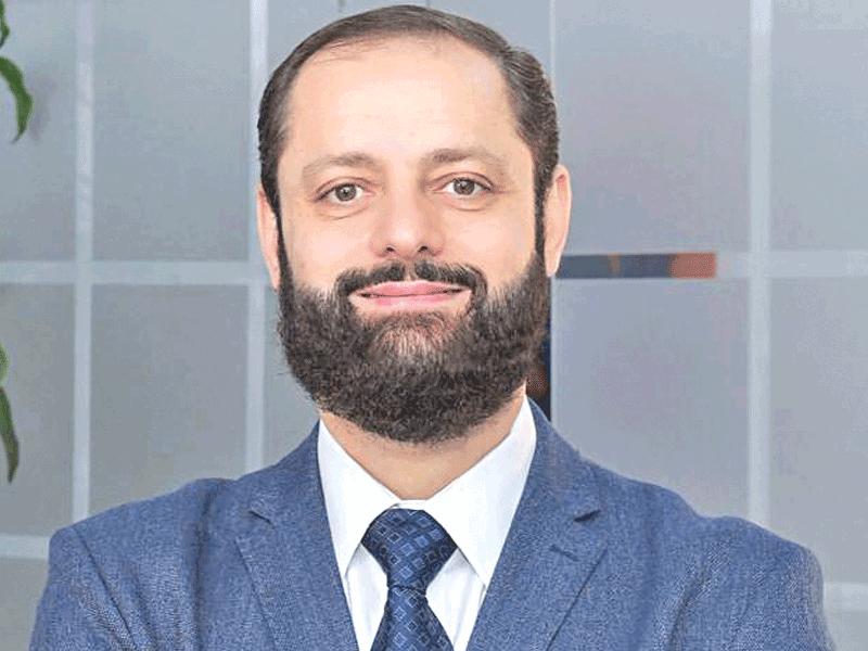  استشاري الأمراض المعدية والفيروسية والأستاذ الإكلينيكي بجامعة «بريتيش كولومبيا» الكندية «UBC» د. أسامة العنزي