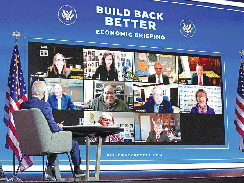 الرئيس المنتخب جو بايدن يتلقى إحاطة افتراضية عن الاقتصاد مع مستشاريه في ويلمنغتون أمس الأول (رويترز)