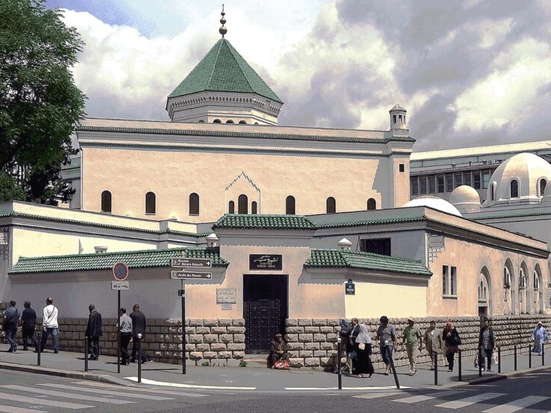 باريس تسمح بإقامة الشعائر الجماعية بشرطين