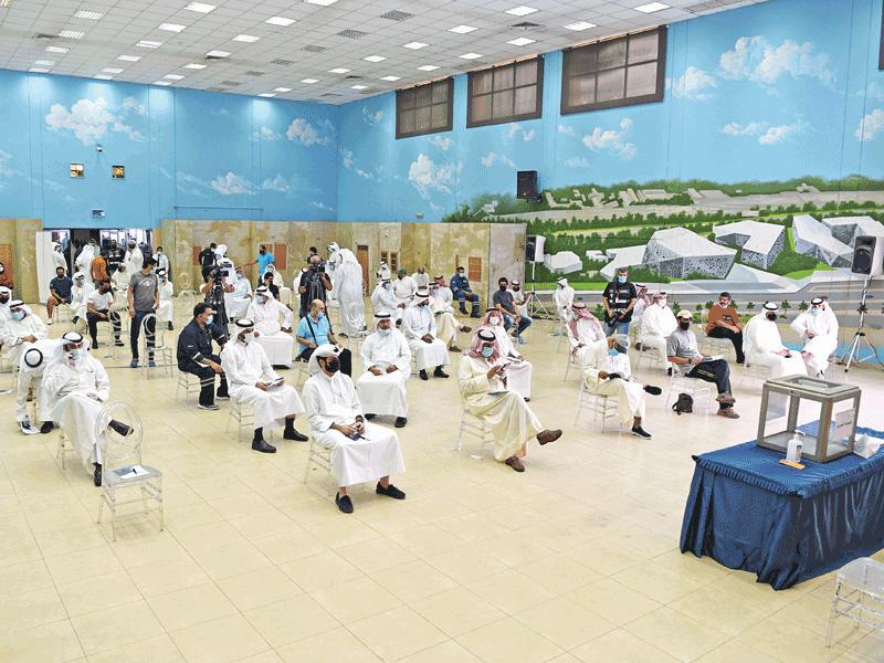  جانب من الحضور في «عمومية مشرف» (تصوير عوض التعمري)