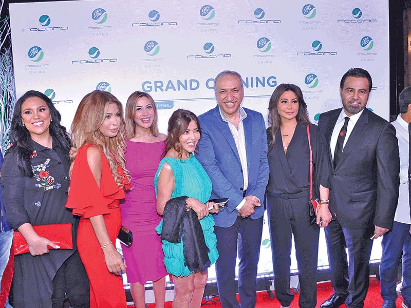 بعض نجوم الغناء العربي في إحدى المناسبات