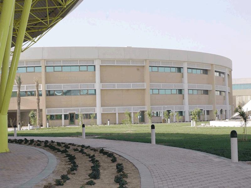 كلية الدراسات التجارية