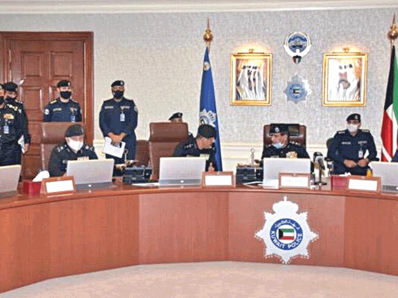  وكيل الوزارة نائب رئيس اللجنة الفريق عصام النهام مترئساً الاجتماع