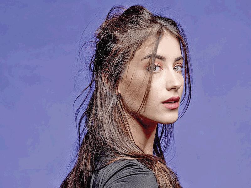 النجمة التركية هازال كايا 