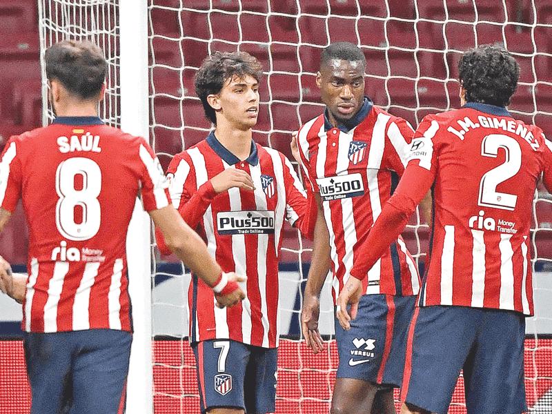 لاعبو أتلتيكو مدريد خلال مباراة سابقة