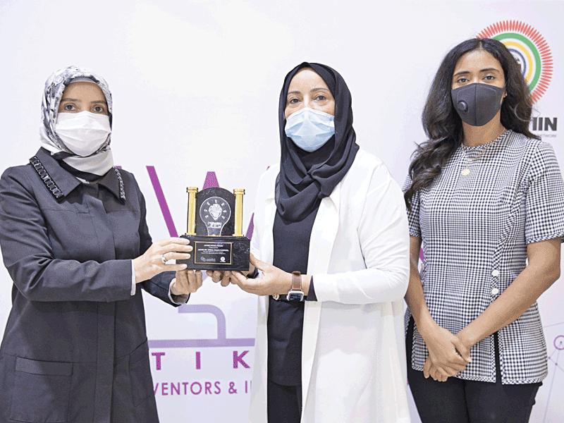  رئيسة مبرة السعد للمعرفة والبحث العلمي رئيسة الاتحاد الكويتي للجمعيات النسائية الشيخة فادية سعد العبدالله  تسلم درع التميز للسفيرة التركية