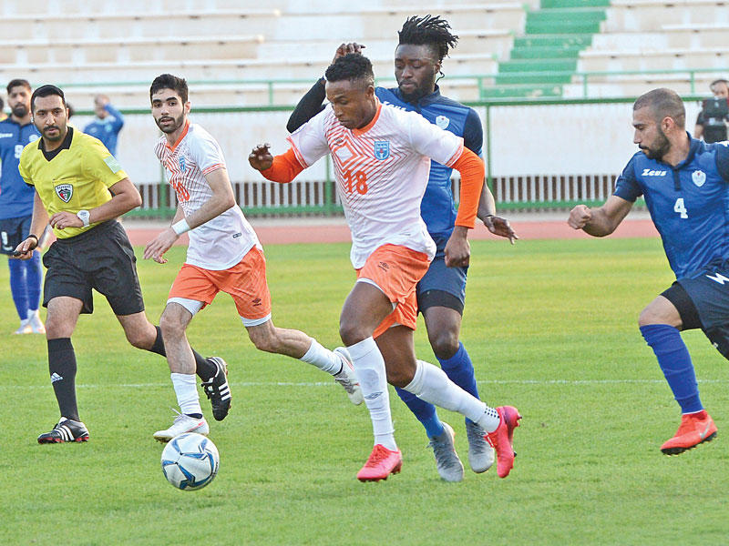 جانب من مباراة كاظمة والشباب (تصوير جورج رجي)