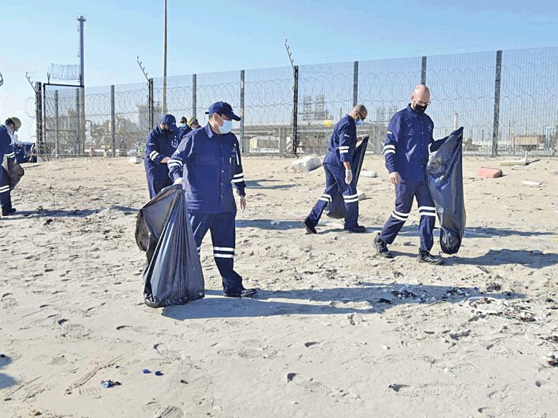 جانب من عملية التنظيف