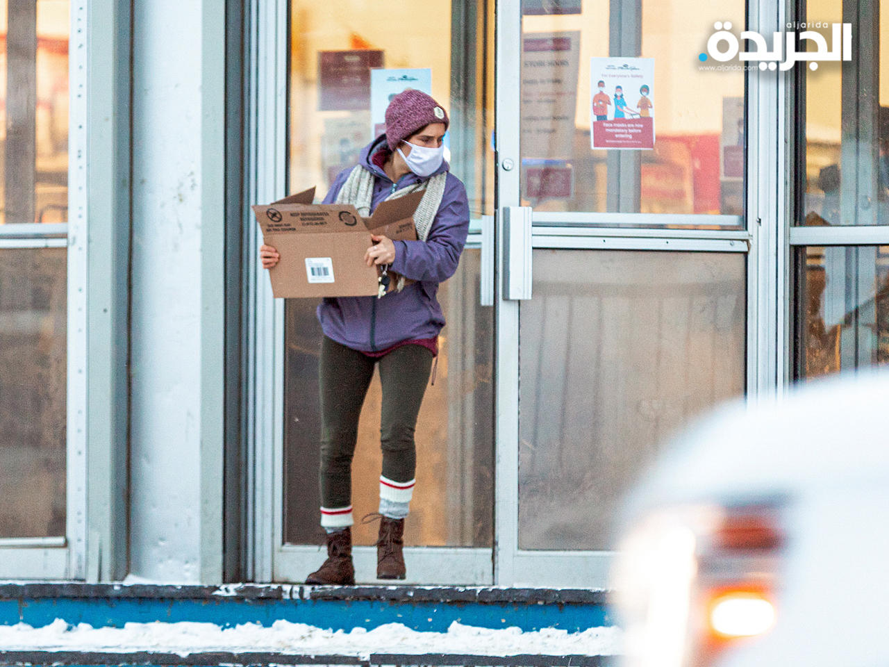 الكنديون يتوجهون إلى مراكز التسوق لشراء حاجياتهم قبل الاغلاق 