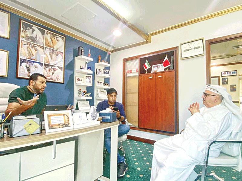 المدير العام لمؤسسة الإنتاج البرامجي المشترك لمجلس التعاون لدول الخليج العربية علي الريس وعلي حسن ويوسف العماني