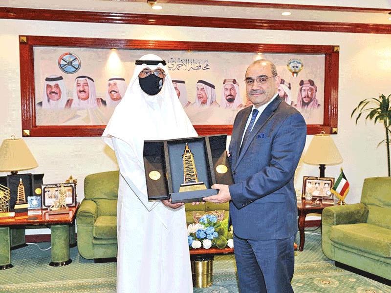 محافظ الأحمدي الشيخ فواز الخالد وسفير العراق لدى الكويت المنهل الصافي