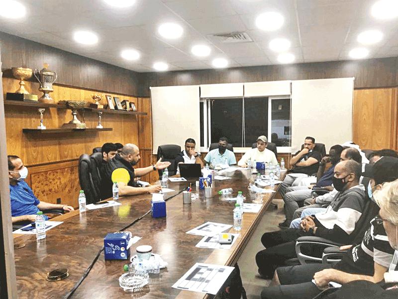 جانب من اجتماع «اتحاد اليد» مع مدربي الأندية