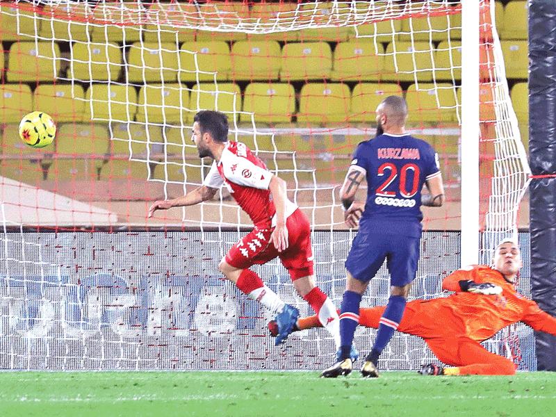 فابريغاس نجم موناكو يسجل هدفاً في مرمى سان جرمان