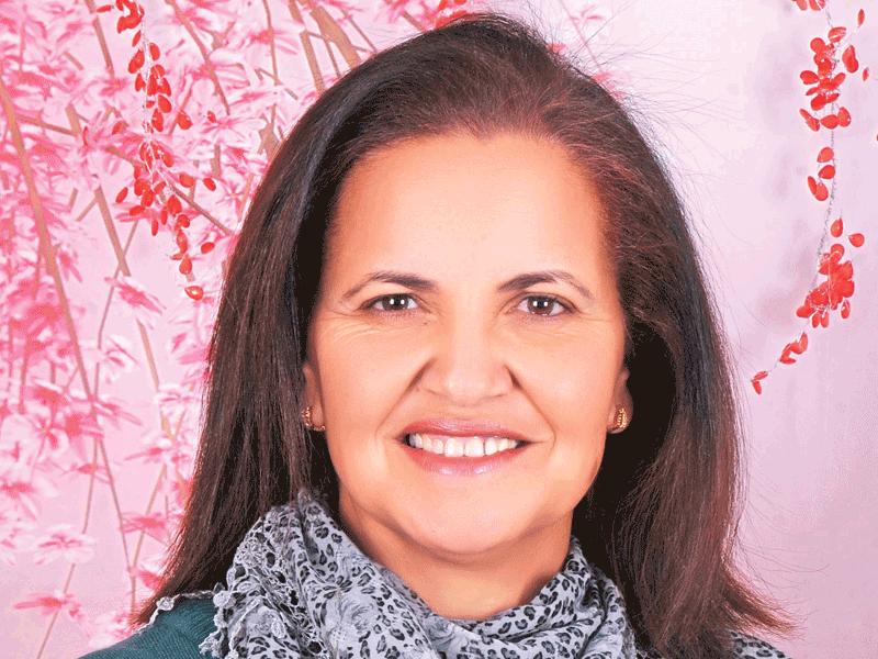 الكاتبة التونسية فاطمة بن محمود