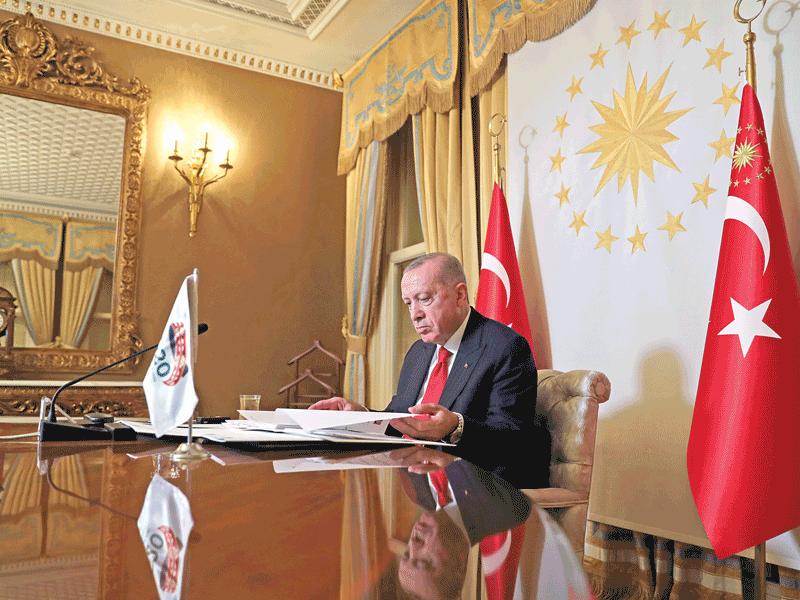  إردوغان مشاركاً في قمة العشرين الافتراضية أمس الأول (رويترز) 