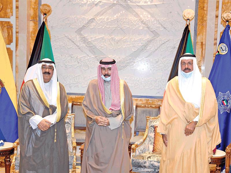 الأمير مستقبلاً بحضور ولي العهد نائب رئيس الحرس الوطني أحمد النواف أمس