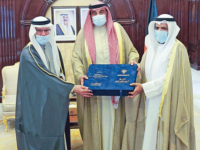 رئيس الوزراء لدى استقباله الحريص أمس 