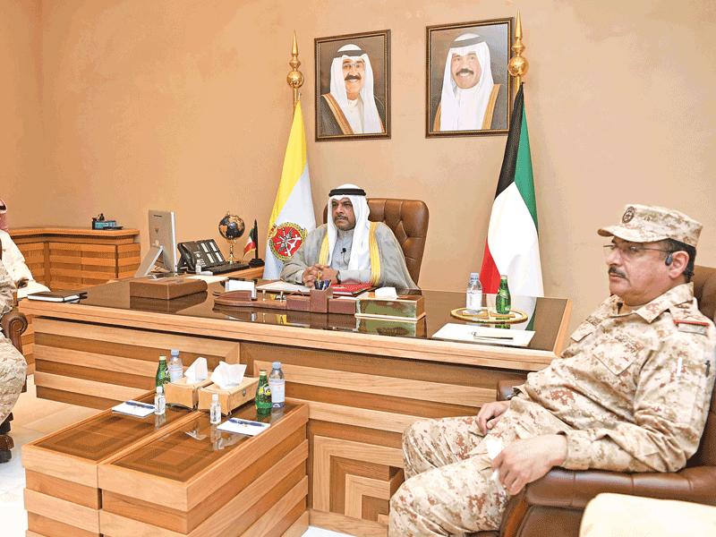  نائب رئيس مجلس الوزراء وزير الدفاع الشيخ أحمد المنصور خلال الاجتماع أمس