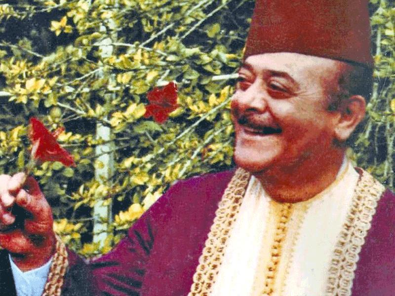 الراحل نصري شمس الدين في أحد أعماله