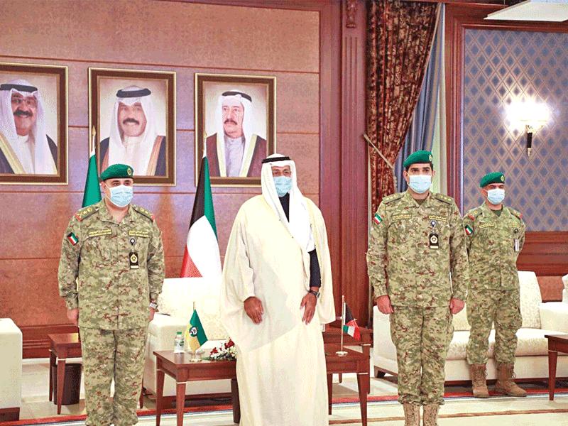  نائب رئيس الحرس الوطني، الفريق أول متقاعد الشيخ أحمد النواف خلال لقائه كبار القادة والمسؤولين في الحرس الوطني أمس