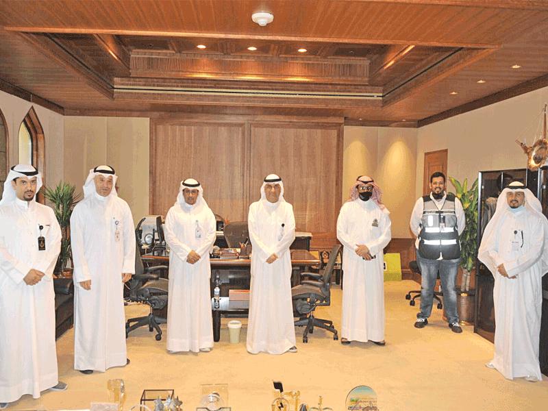 وكيل وزارة الكهرباء والماء مكرماً فريق الضبطية القضائية بالمنطقة الشمالية 