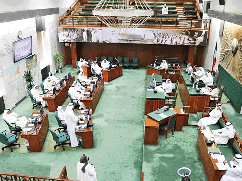 جانب من جلسة البلدي أمس 