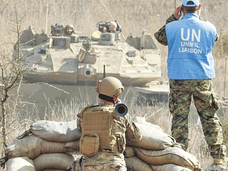 جندي لبناني في مواجهة دبابة إسرائيلية على الحدود في العديسة    (تويتر)