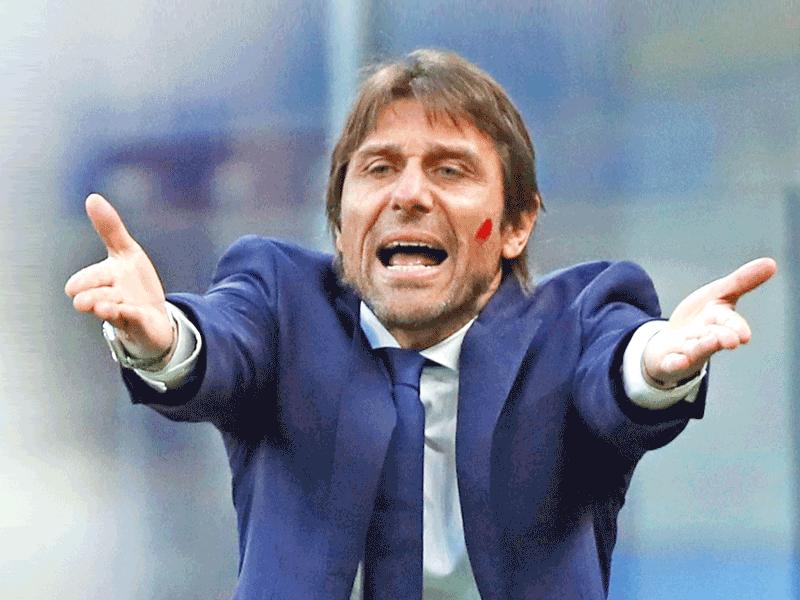 المدير الفني لإنتر ميلان  أنطونيو كونتي