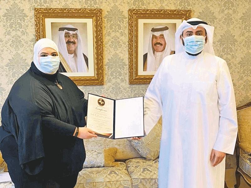 وزير الصحة د. باسل الصباح  يكرم الدكتورة لمياء العرادي