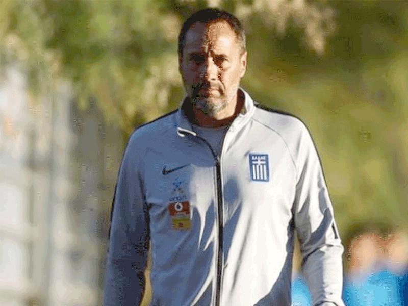جون فان إت شخيب المدير الفني للمنتخب اليوناني 