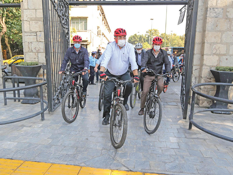 عمدة طهران يدعو لعاصمة «بلا دخان»