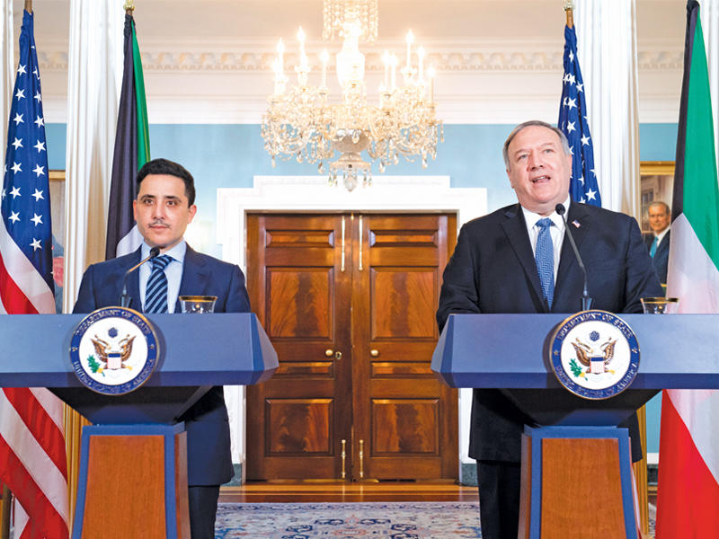 وزير الخارجية وزير الإعلام بالوكالة الشيخ د. أحمد الناصر مع نظيره الأميركي مايك بومبيو أمس (رويترز)