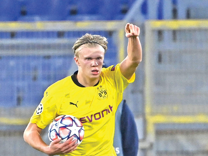 إرلينغ هالاند مهاجم بوروسيا دورتموند الألماني