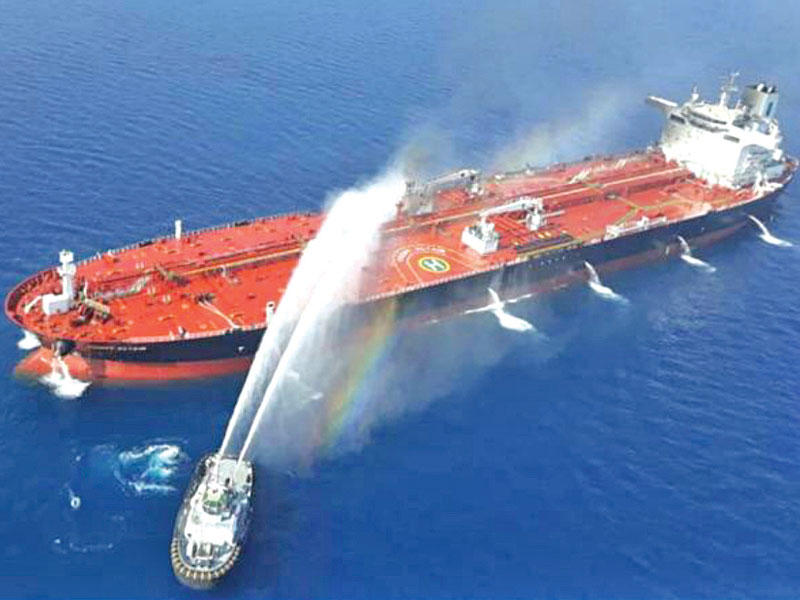 التحالف العربي في اليمن تضرر سفينة تجارية بشظايا 