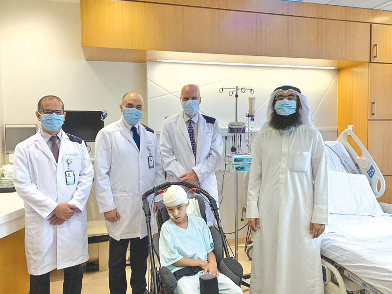 الطفل الكويتي والفريق الطبي 