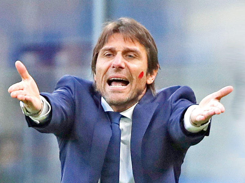 أنطونيو كونتي المدير الفني لإنتر ميلانو الإيطالي